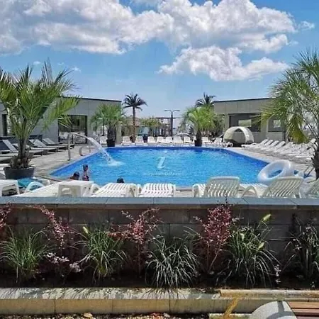 Alezzi Luxury Apartament Prima Linie La Mare * ナボダリ