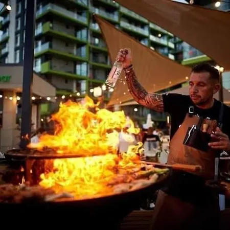 Alezzi Luxury Apartament Prima Linie La Mare アパート ナボダリ